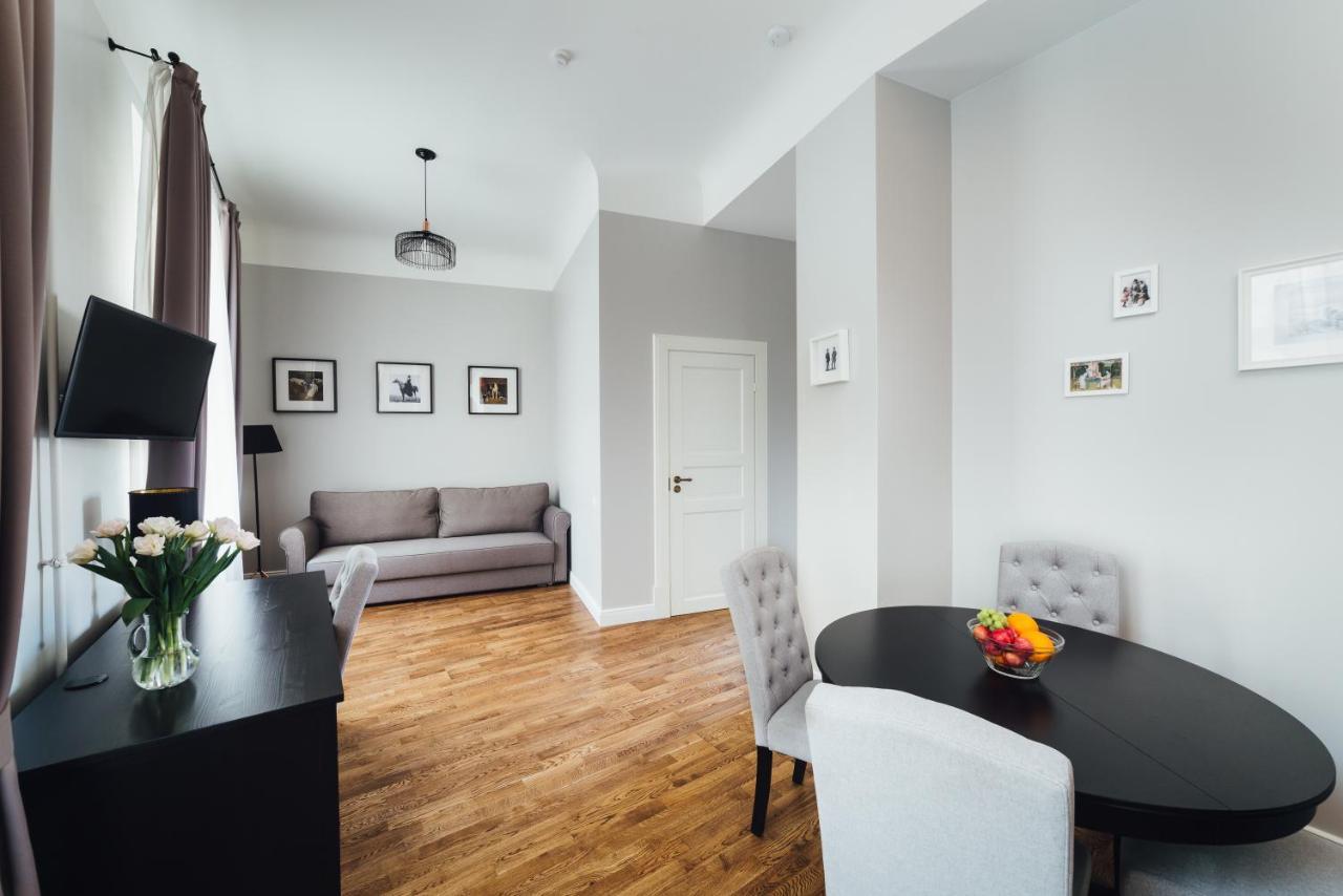 Sherlock Apartments Рига Екстериор снимка