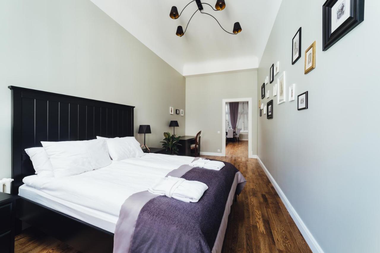 Sherlock Apartments Рига Екстериор снимка