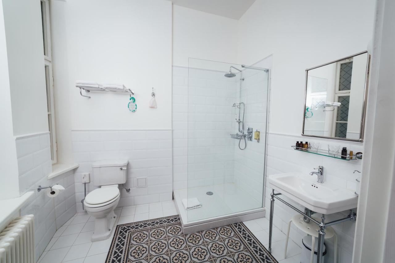 Sherlock Apartments Рига Екстериор снимка